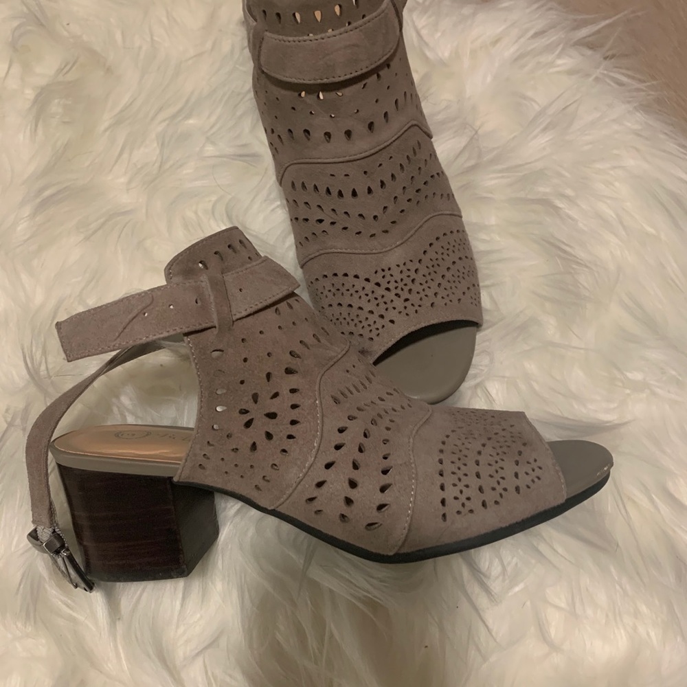 Elle vita heels